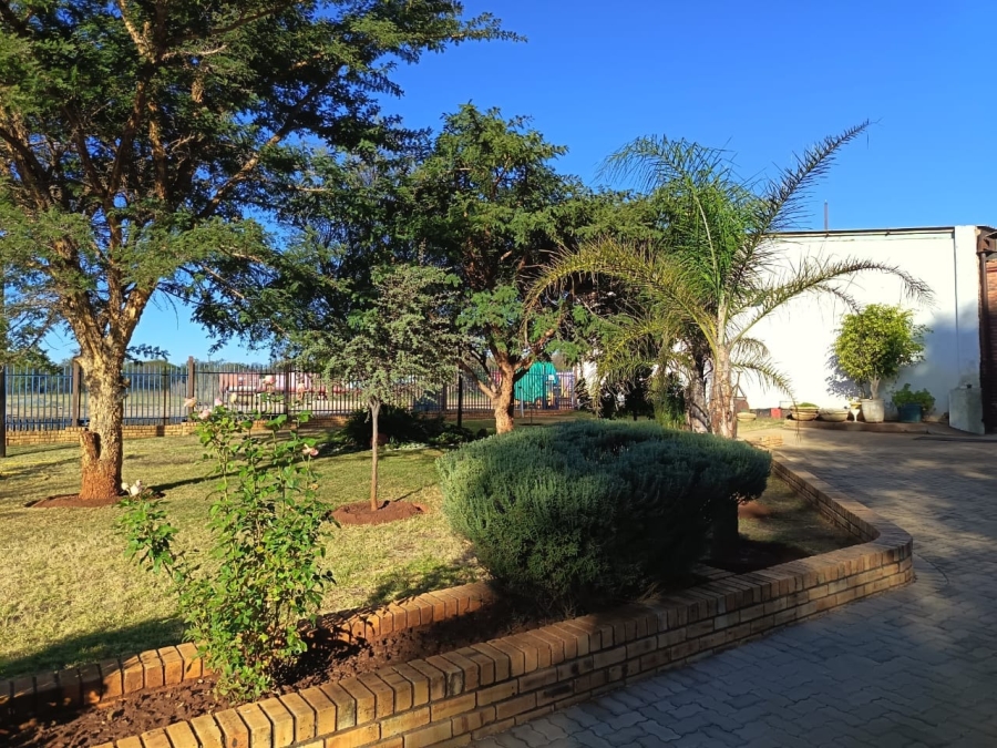 4 Bedroom Property for Sale in Mooinooi North West